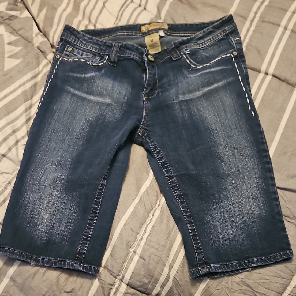 YMI Bermuda Size 13